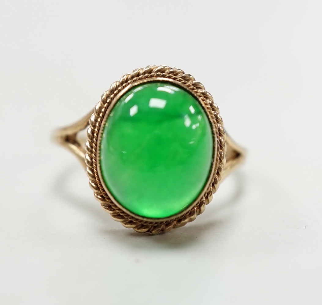 A 9ct gold and cabochon jade set oval ring (shank cut), gross weight 4.3 grams.